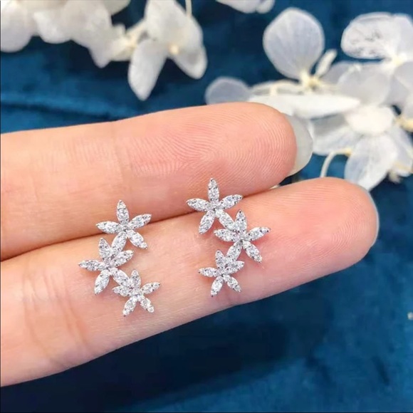 New 925 Silver Lovely Flowers Diamond Earrings - Picture 1 of 6